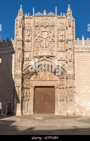 VALLADOLID, Spanien - 7. November 2016: plateresken Fassade des Colegio de San Gregorio, heute Museum der Skulptur Stockfoto