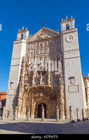 VALLADOLID, Spanien - 7. November 2016: Fassade der Kirche San Pable in Valladolid, Kastilien und León, Spanien Stockfoto