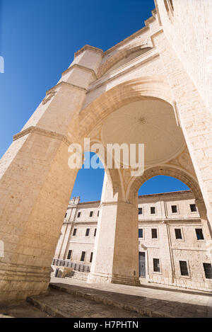 VALLADOLID, Spanien - 7. November 2016: Die Kirche von San Benito el Real, des Benediktinerordens, gehört zu den ältesten Tempel o Stockfoto