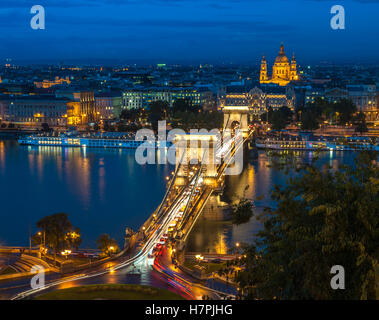 Panorama von Budapest, Ungarn, mit der Kettenbrücke Stockfoto