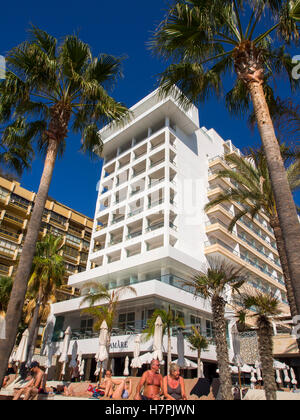 Touristen in den Pool eines Hotels. Marbella, Provinz Malaga, Costa Del Sol, Andalusien, Spanien-Europa Stockfoto