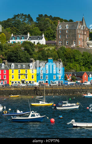 malerischer Küste von Tobermory Dorf, Isle Of Mull, Inneren Hebriden, Schottland, Vereinigtes Königreich, bei Tageslicht. Stockfoto