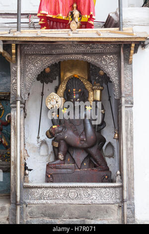 Narsingha-Statue am Eingang zum Hanuman Dhoka, königlichen Palast Komplex, Kathmandu, Nepal Stockfoto