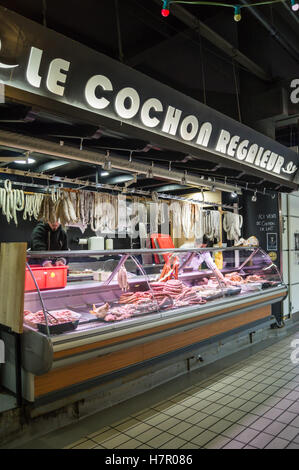 "Cochon Regaleur" Schweinefleisch und Wurstwaren Zähler, Marché Victor Hugo, französischer Markt, Toulouse, Haute-Garonne, Occitanie, Frankreich Stockfoto