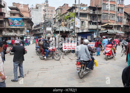 Straßenszene in Thamel entlang Hanuman Dhoka Road, Kathmandu, Nepal Stockfoto