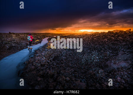 Wanderer-Backpacker auf einem Trail of The Moon National Monument Idaho Krater Stockfoto