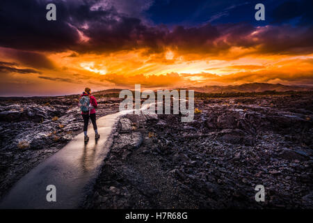 Wanderer-Backpacker auf einem Trail of The Moon National Monument Idaho Krater Stockfoto