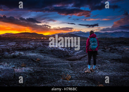 Wanderer-Backpacker auf einem Trail of The Moon National Monument Idaho Krater Stockfoto