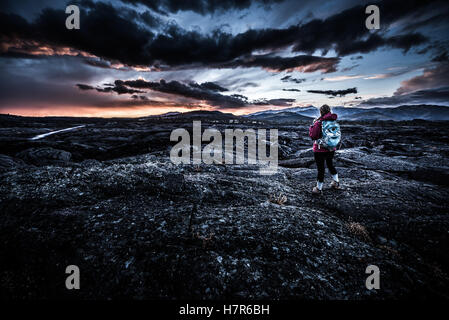 Wanderer-Backpacker auf einem Trail of The Moon National Monument Idaho Krater Stockfoto