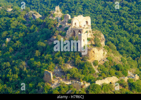 Blick auf das Schloss Montfort, eine zerstörte Kreuzritterburg im oberen Galiläa im Norden Israels Stockfoto