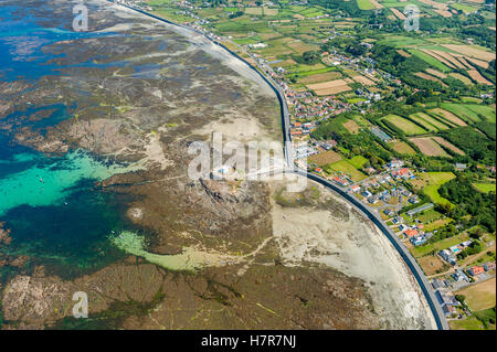 Luftbild auf Küste von Guernsey Stockfoto