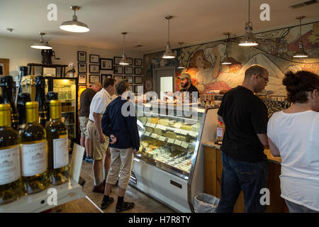 Lokalen Maryland Käser, FireFly Creamery, Unfall, Maryland, USA FireFly Creamery, Unfall, Maryland, USA Stockfoto