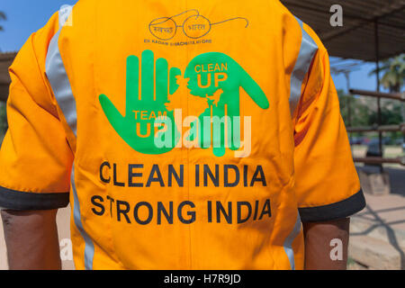 T Shirt getragen, mit der Aufschrift; starke Indien Indien reinigen "in einem Versuch, einen saubereren Ansatz nach Indien zu fördern Stockfoto