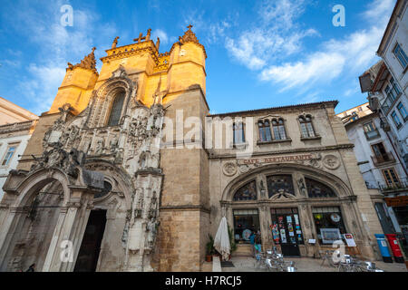Igreja de Santa Cruz (L) und Cafe Santa Cruz (R), Coimbra, Portugal, Europa Stockfoto