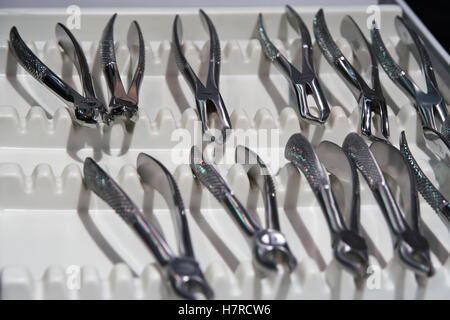 Zahnärzte-Satz von Werkzeugen. Zahnärzte-Office-Tools. Stockfoto
