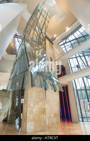 BILBAO, Spanien - 16 Oktober: Innere des Guggenheim Museum in Bilbao, Spanien 16. Oktober 2016. ist eines der wichtigsten mus Stockfoto