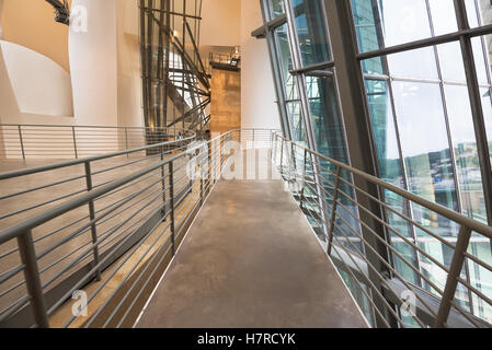 BILBAO, Spanien - 16 Oktober: Innere des Guggenheim Museum in Bilbao, Spanien 16. Oktober 2016. ist eines der wichtigsten mus Stockfoto