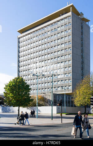 Plymouth Civic Centre eröffnet von der Königin im Jahre 1962, aufgeführt im Jahr 2007 um es vor dem Abriss zu retten. Ist jetzt zu Urban Splash verkauft worden. Stockfoto