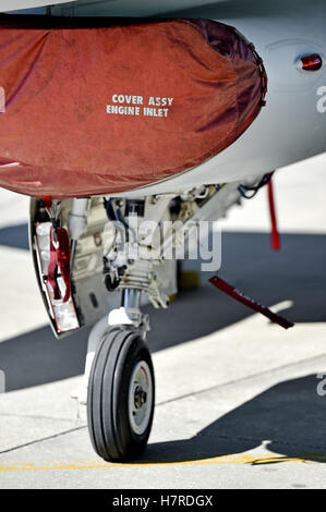 F16 Fighting Falcon Flugzeuge Detail mit Fahrwerk und Motorabdeckung Stockfoto