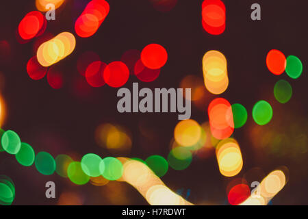 Mehrfarbige verschwommen Weihnachtsbeleuchtung, rot, grün, gelb, Orange, Glühen Stockfoto
