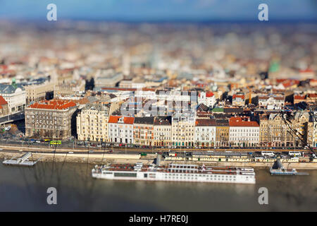 Luftaufnahme der Donau und der Stadt Budapest, Ungarn. Tilt-Shift-Miniatur-Effekt Stockfoto