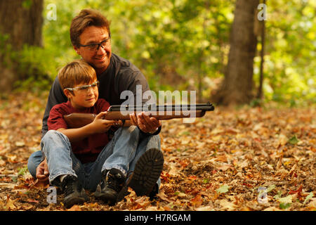 Vater und Sohn Zielübungen Stockfoto