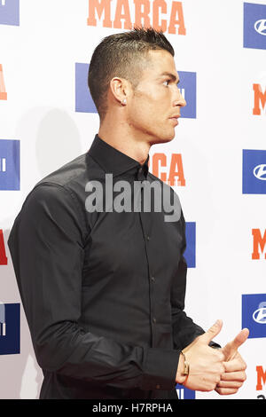 Madrid, Madrid, Spanien. 7. November 2016. Cristiano Ronaldo erhält den "Alfredo Di Stefano Award" während der Premios MARCA de Futbol-Gala im Florida Park am 7. November 2016 in Madrid, Spanien. Bildnachweis: Jack Abuin/ZUMA Draht/Alamy Live-Nachrichten Stockfoto