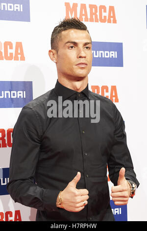 Madrid, Madrid, Spanien. 7. November 2016. Cristiano Ronaldo erhält den "Alfredo Di Stefano Award" während der Premios MARCA de Futbol-Gala im Florida Park am 7. November 2016 in Madrid, Spanien. Bildnachweis: Jack Abuin/ZUMA Draht/Alamy Live-Nachrichten Stockfoto