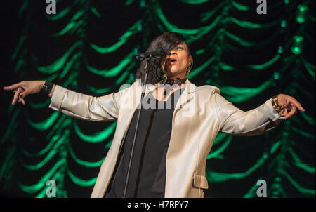 Bournemouth, UK. 7. November 2016. Gabrielle live in Konzert im Pavillon in Bournemouth Credit: Charlie Raven/Alamy Live News Stockfoto