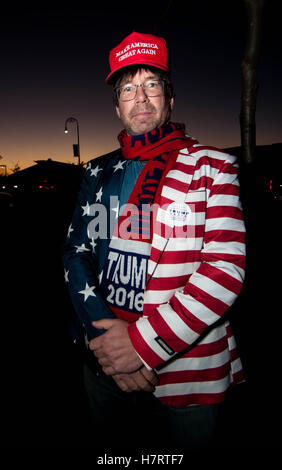 Manchester, New Hampshire, USA. 7. November 2016. John Gebläse, 51, von Saratoga, New York, USA., außerhalb einer Donald Trump-Kundgebung in Manchester, NH Credit: Andrew Cline/Alamy Live News Stockfoto