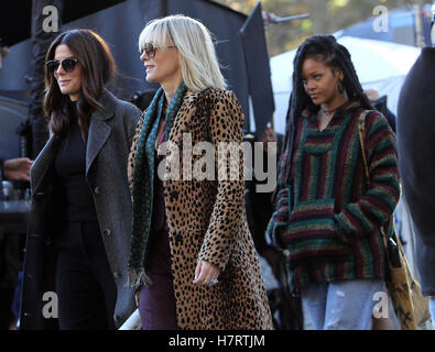 New York, USA. 7. Nov, 2016.Sandra Bullock, Cate Blanchett, Rihanna, schießen auf Position für Ocean 8 im Central Park in New York. 7. November 2016. Bildnachweis: MediaPunch Inc/Alamy Live-Nachrichten Stockfoto