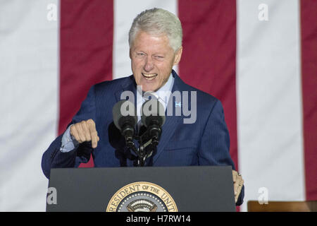 Philadelphia, Pennsylvania, USA. 7. November 2016. BILL CLINTON, bei GOTV Kundgebung und Konzert in der Independence Hall in Philadelphia Pa Credit: Ricky Fitchett/ZUMA Draht/Alamy Live News Stockfoto