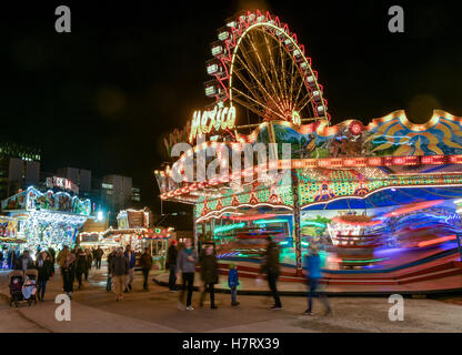 Hamburg, Deutschland. 7. November 2016. Festplatz Vergnügungen auf dem Winterdom-Markt in Hamburg, Deutschland, 7. November 2016. Die jährlichen Wintermarkt ist offen für einen Monat (04.11.16, die 04.12.16). Foto: AXEL HEIMKIN/Dpa/Alamy Live News Stockfoto