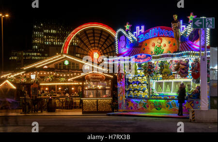 Hamburg, Deutschland. 7. November 2016. Vergnügungen auf dem Winterdom Markt in Hamburg, Deutschland, 7. November 2016. Die jährlichen Wintermarkt ist offen für einen Monat (04.11.16, die 04.12.16). Foto: AXEL HEIMKIN/Dpa/Alamy Live News Stockfoto