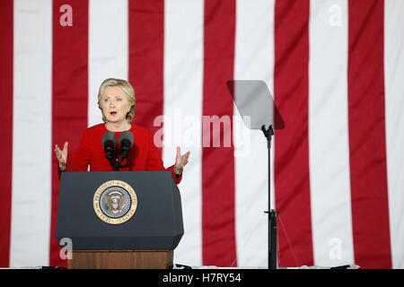 Philadelphia, USA. 7. November 2016. Demokratischen Präsidentschaftskandidaten Hillary Clinton während einer Kundgebung der GOTV in Philadelphia, Pennsylvania auf 07.11.2016 Credit spricht: The Foto Zugang/Alamy Live News Stockfoto