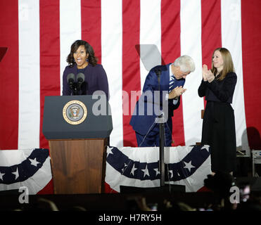 Philadelphia, USA. 7. November 2016. First Lady Michelle Obama spricht bei der GOTV Rally auf Unabhängigkeit Mall mit Hillary Clinton in Philadelphia, PA am 07.11.2016 Credit: The Foto Zugang/Alamy Live News Stockfoto