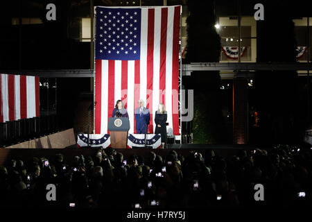 Philadelphia, USA. 7. November 2016. First Lady Michelle Obama spricht bei der GOTV Rally auf Unabhängigkeit Mall mit Hillary Clinton in Philadelphia, PA am 07.11.2016 Credit: The Foto Zugang/Alamy Live News Stockfoto