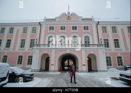 Tallinn, Estland, 8. November 2016.  Blick auf dem Riigikogu (estnische Parlament). Laut der Zeitung Postimees Vorsitzenden der fünf estnische Fraktionen nach einem Treffen am Dienstag Nachmittag eingeladen Premierminister Taavi Roivas, der Vorsitzende der Demokratischen Partei zum Rücktritt als Regierungschef am Mittwoch oder jeder anderen Form alle fünf Parteien werden kein Vertrauen in ihn. Estnische Ministerpräsident Taavi Roivas Gesichter Vertrauensvotum, nachdem Koalition am Montag Abend bricht zusammen. Bildnachweis: Nicolas Bouvy/Alamy Live-Nachrichten Stockfoto