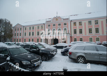 Tallinn, Estland, 8. November 2016.   Blick auf dem Riigikogu (estnische Parlament). Laut der Zeitung Postimees Vorsitzenden der fünf estnische Fraktionen nach einem Treffen am Dienstag Nachmittag eingeladen Premierminister Taavi Roivas, der Vorsitzende der Demokratischen Partei zum Rücktritt als Regierungschef am Mittwoch oder jeder anderen Form alle fünf Parteien werden kein Vertrauen in ihn. Estnische Ministerpräsident Taavi Roivas Gesichter Vertrauensvotum, nachdem Koalition am Montag Abend bricht zusammen. Bildnachweis: Nicolas Bouvy/Alamy Live-Nachrichten Stockfoto