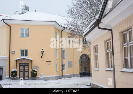 Tallinn, Estland, 8. November 2016. Blick auf Stenbock-Haus, Regierung und Amt des Premierministers Estland. Laut der Zeitung Postimees Vorsitzenden der fünf estnische Fraktionen nach einem Treffen am Dienstag Nachmittag eingeladen Premierminister Taavi Roivas, der Vorsitzende der Demokratischen Partei zum Rücktritt als Regierungschef am Mittwoch oder jeder anderen Form alle fünf Parteien werden kein Vertrauen in ihn. Estnische Ministerpräsident Taavi Roivas Gesichter Vertrauensvotum, nachdem Koalition am Montag Abend bricht zusammen. Bildnachweis: Nicolas Bouvy/Alamy Live-Nachrichten Stockfoto