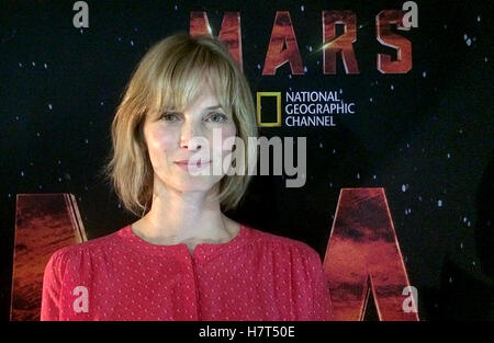 London, UK. 19. Oktober 2016. Die deutsche Schauspielerin Cosima Shaw fotografiert bei der Präsentation der sechs Episoden der TV-Serie "MARS" von der National Geographic Channel in London, England, 19. Oktober 2016. Shaw spielt die Rolle des britischen Atomphysiker Leslie Richardson. Foto: Katrin Kasper/Dpa/Alamy Live News Stockfoto