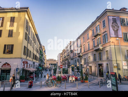 Corso Como in Mailand ist eine der elegantesten Straßen der Stadt Stockfoto