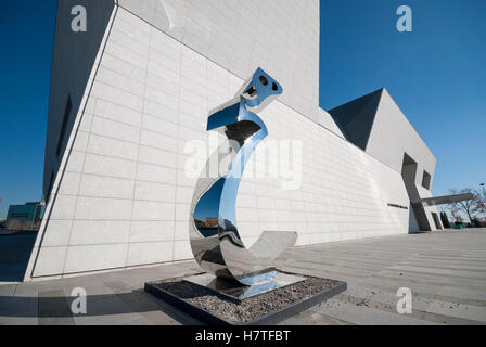 Die Edelstahl-Skulptur große Heech von gefeierten iranisch-kanadischer Künstler Parviz Tanavoli im Toronto Aga Khan Museum Stockfoto