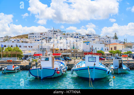 Angelboote/Fischerboote im Hafen von Naoussa, Insel Paros, Griechenland Stockfoto