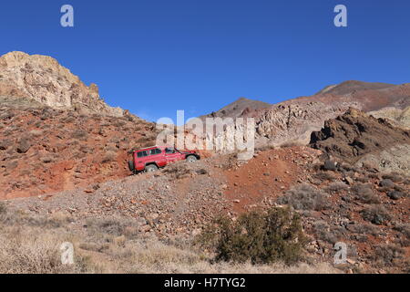 Toyota Landcruiser unterwegs Titus Canyon November 2014 in Death Valley Nationalpark, Kalifornien, USA Stockfoto