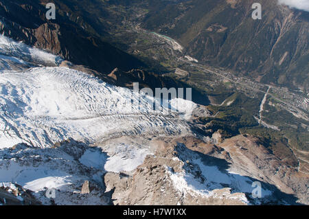 Bossons-Gletscher und der Arve-Tal aus der Aiguille du Midi Chamonix-Mont-Blanc, Frankreich Stockfoto