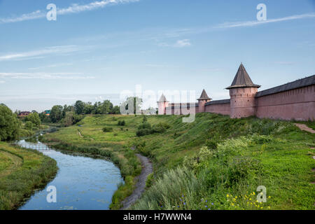 St.Euthymius Kloster Transfiguration Kathedrale und der Glockenturm. Susdal. Russland Stockfoto