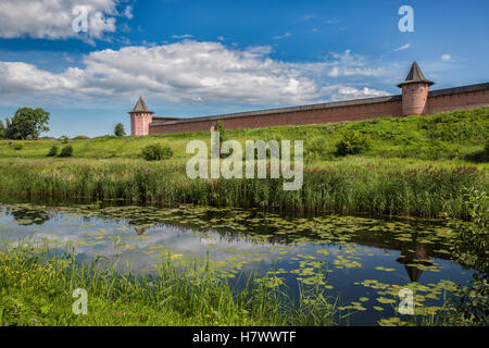 St.Euthymius Kloster Transfiguration Kathedrale und der Glockenturm. Susdal. Russland Stockfoto