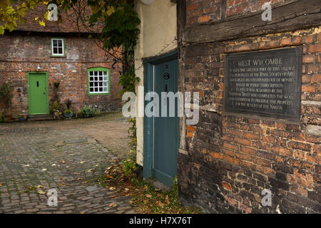 Großbritannien, England, Buckinghamshire, West Wycombe, High Street, ehemalige Black Boy Inn Fahrbahn, Dorf Geschichte plaque Stockfoto