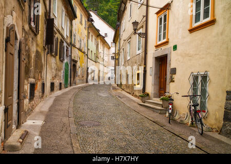 Gepflasterte Straße in der Altstadt, Ljubljana, Slowenien Stockfoto